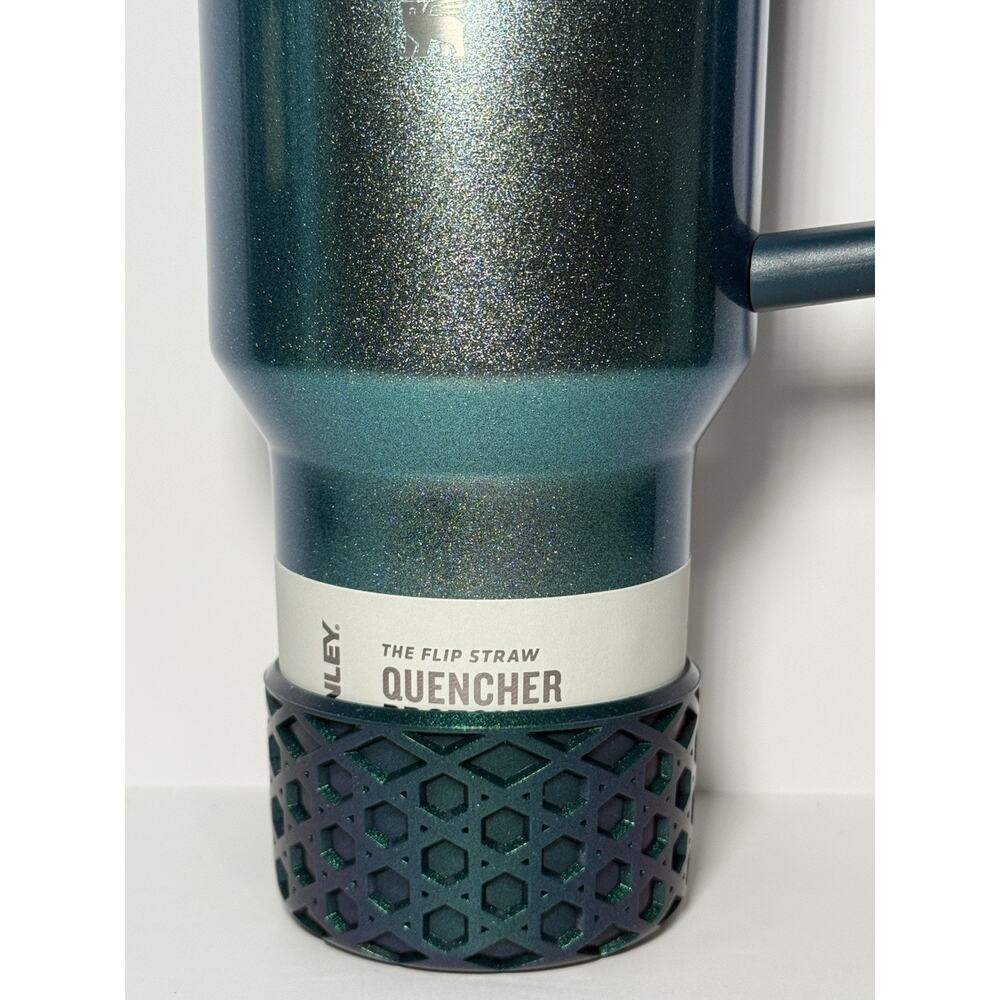 Stanley Holiday 2025 PONDEROSA BLUE SHIMMER 40oz Protour Tumbler BNWT + Boot - Picture 4 of 8